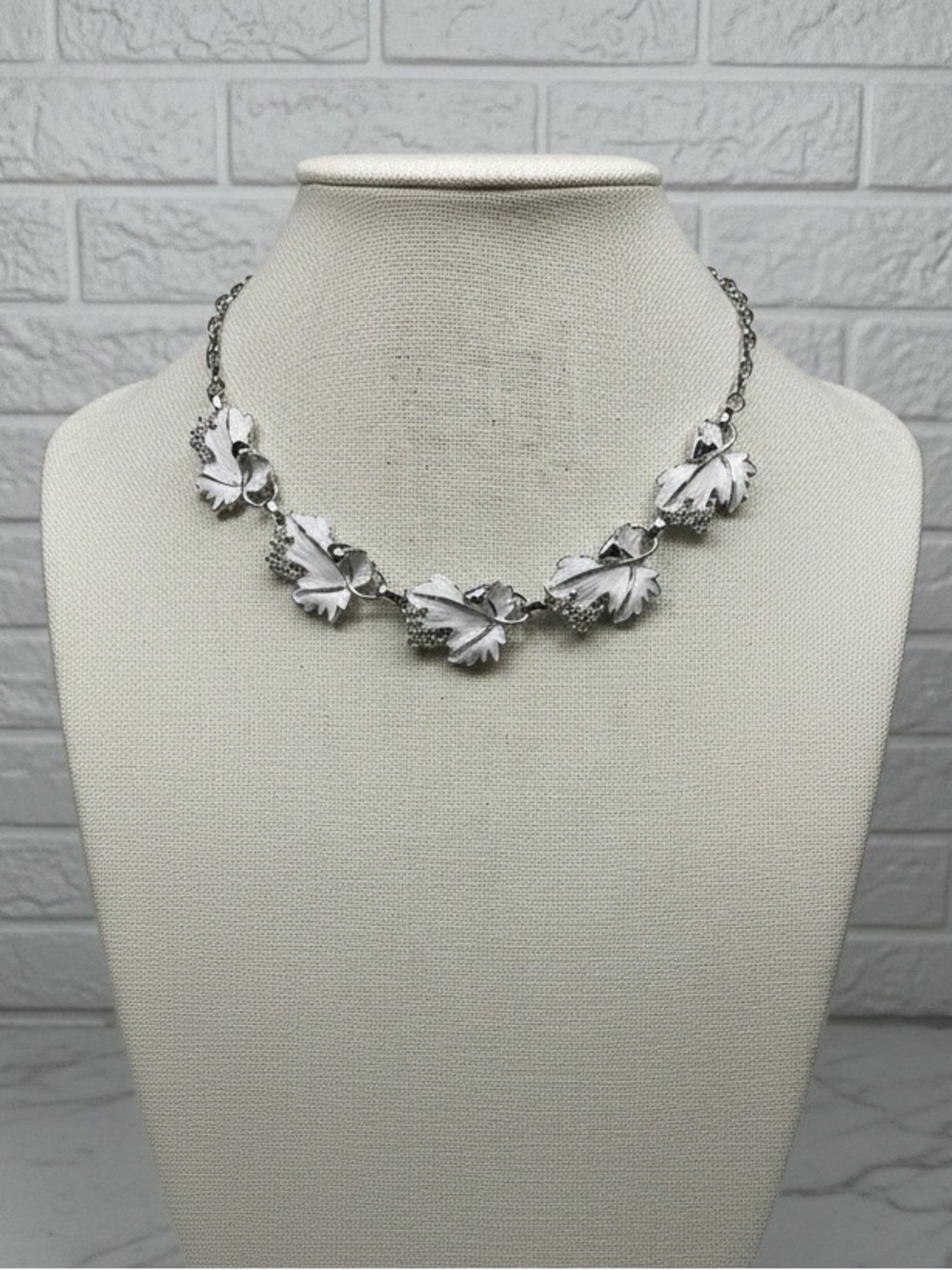 Sarah Coventry “Whispering Leaves” Necklace - Picture 2 of 7